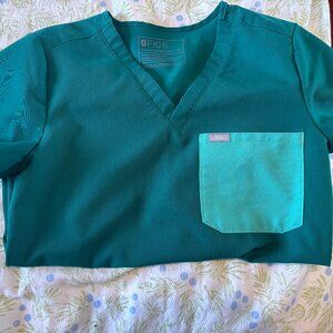 FIGS Women’s Catarina One- Pocket top